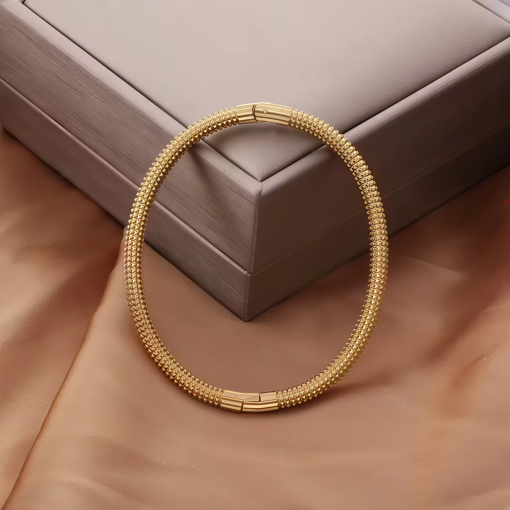 Noviqlo | Bangle Bracelet in Gold or Silver Colour