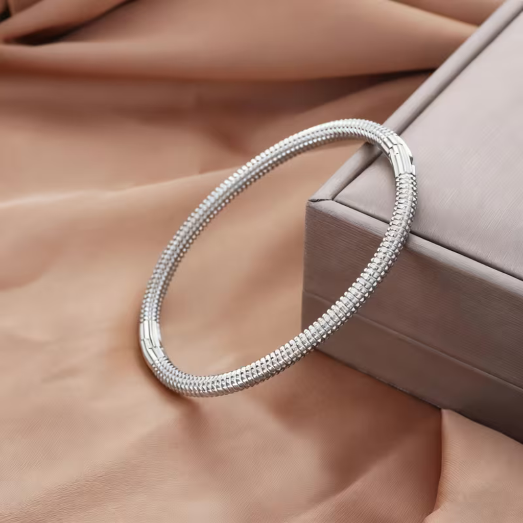 Noviqlo | Bangle Bracelet in Gold or Silver Colour