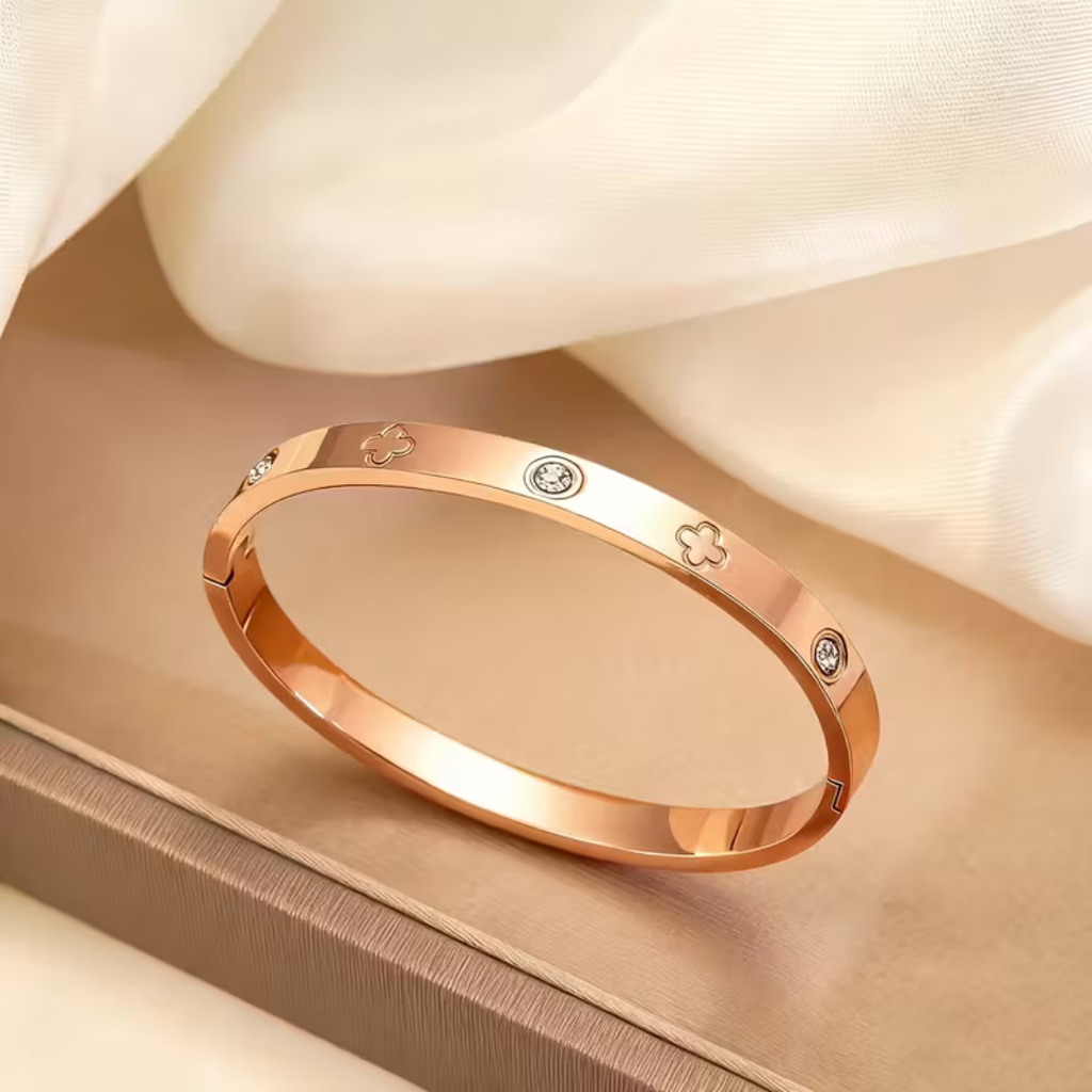 Noviqlo | Clover Detail Bangle Bracelet